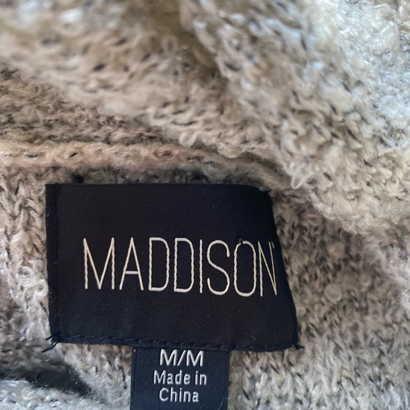 Maddison size M/M, loose fit like a poncho. Keeps you warm and looking good. - Picture 3 of 5